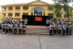 Đoàn trường THPT Mỹ Hào tổ chức hoạt động cắm hoa