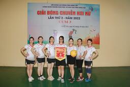 ĐỘI BÓNG CHUYỀN HƠI NỮ TRƯỜNG THPT MỸ HÀO THAM DỰ GIẢI BÓNG CHUYỀN HƠI NỮ DO CÔNG ĐOÀN NGÀNH GIÁO DỤC VÀ ĐÀO TẠO HƯNG YÊN TỔ CHỨC
