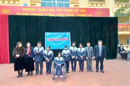 GIAO LƯU VĂN NGHỆ VỚI BAN NHẠC KHUYẾT TẬT TÌNH THƯƠNG TẠI TRƯỜNG THPT MỸ HÀO