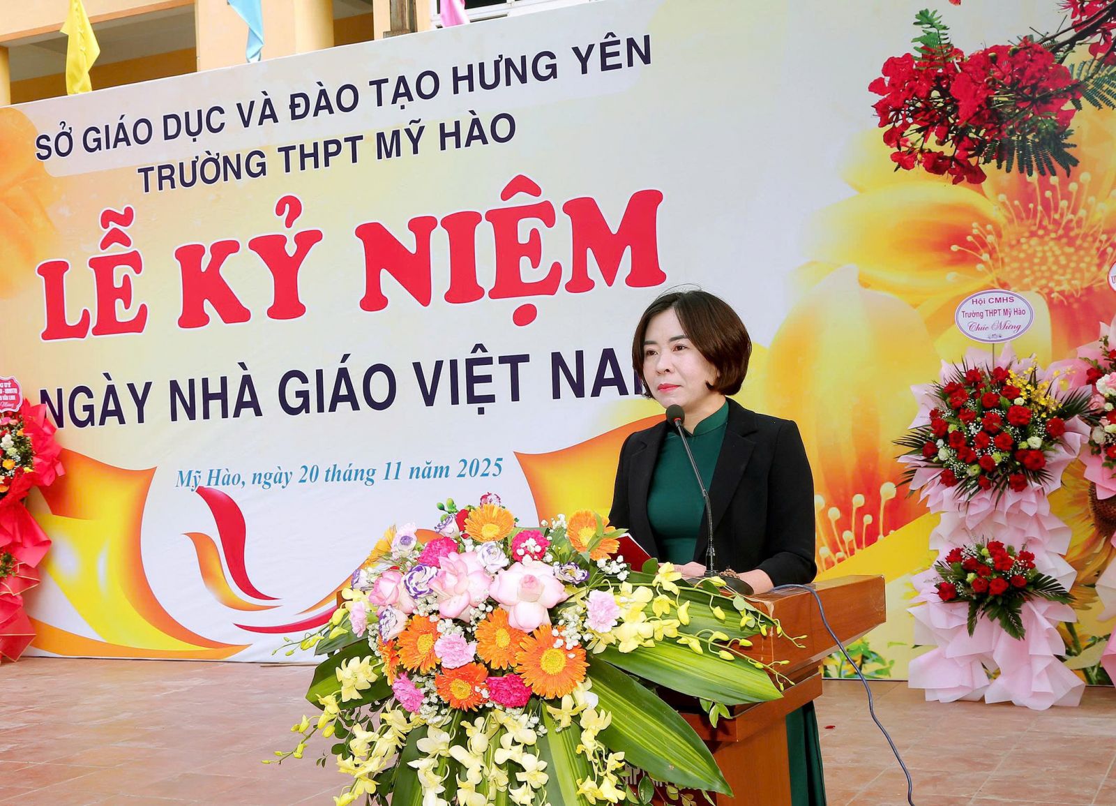 <a href='https://c3myhao.hungyen.edu.vn/tin-tuc/le-ki-niem-43-nam-ngay-nha-giao-viet-nam-cua-truong-thpt-my-hao.html'>LỄ KỈ NIỆM 43 NĂM NGÀY NHÀ GIÁO VIỆT NAM  CỦA TRƯỜNG THPT MỸ HÀO</a>