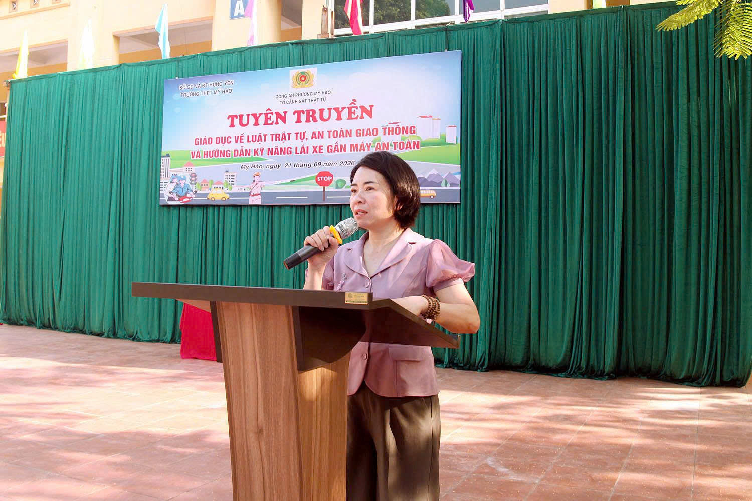 <a href='https://c3myhao.hungyen.edu.vn/tin-tuc/tuyen-truyen-giao-duc-phap-luat-ve-trat-tu-an-toan-giao-thong-va-huong-dan-ky-nang-lai-xe-gan-may-an-toan.html'>TUYÊN TRUYỀN, GIÁO DỤC PHÁP LUẬT VỀ TRẬT TỰ, AN TOÀN GIAO THÔNG VÀ HƯỚNG DẪN KỸ NĂNG LÁI XE GẮN MÁY AN TOÀN</a>