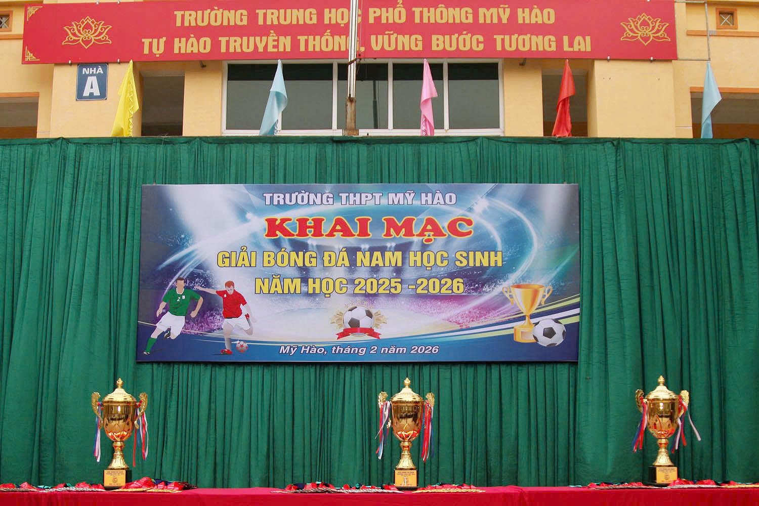 <a href='https://c3myhao.hungyen.edu.vn/tin-tuc/khai-mac-giai-bong-da-nam-hoc-sinh-truong-thpt-my-hao-soi-noi-doan-ket-but-pha.html'>KHAI MẠC GIẢI BÓNG ĐÁ NAM HỌC SINH TRƯỜNG THPT MỸ HÀO: SÔI NỔI – ĐOÀN KẾT – BỨT PHÁ</a>