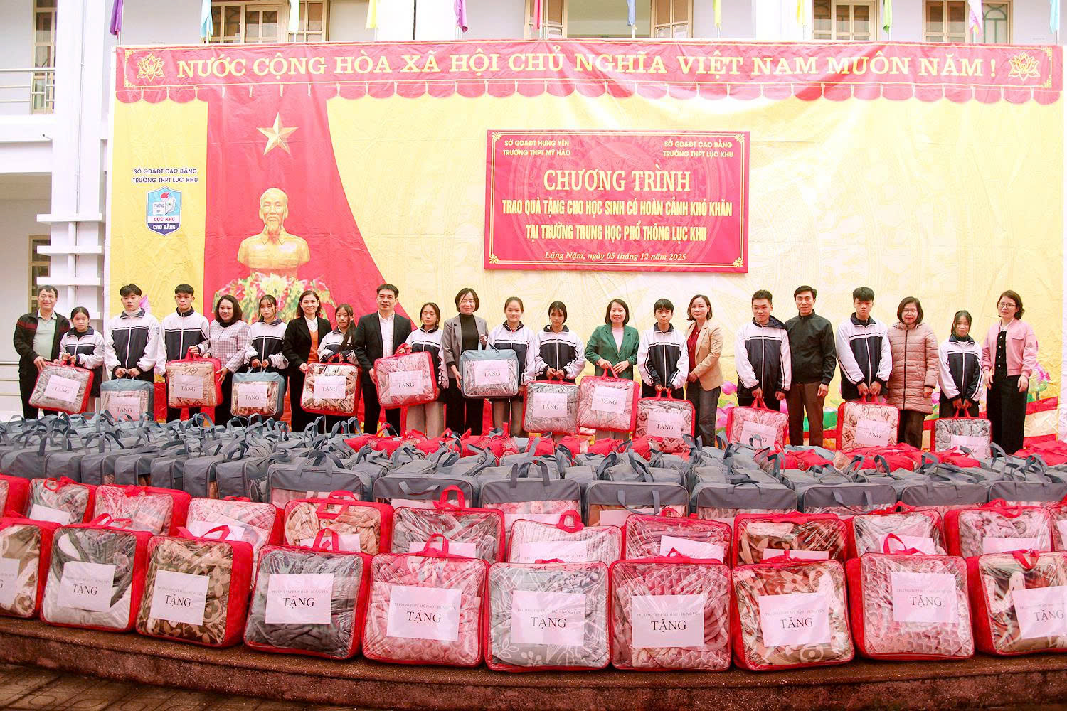 <a href='https://c3myhao.hungyen.edu.vn/tin-tuc/hanh-trinh-thien-nguyen-tu-truong-thpt-my-hao-hung-yen-den-truong-thpt-luc-khu-cao-bang.html'>Hành trình thiện nguyện: từ trường THPT Mỹ Hào (Hưng Yên) đến Trường THPT Lục Khu (Cao Bằng)</a>