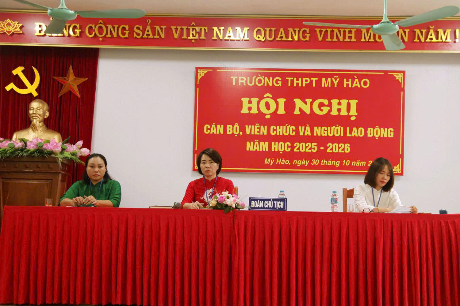 <a href='https://c3myhao.hungyen.edu.vn/tin-tuc/hoi-nghi-can-bo-vien-chuc-va-nguoi-lao-dong-truong-thpt-my-hao-nam-hoc-2025-2026.html'>HỘI NGHỊ CÁN BỘ, VIÊN CHỨC VÀ NGƯỜI LAO ĐỘNG  TRƯỜNG THPT MỸ HÀO, NĂM HỌC 2025-2026</a>